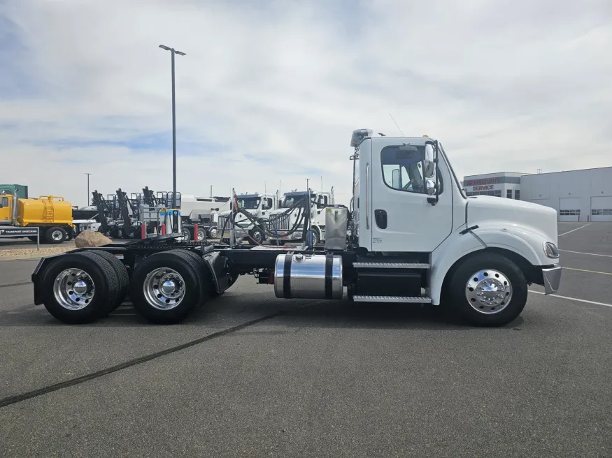 2023 Freightliner M2 112 | Photo 4 of 21