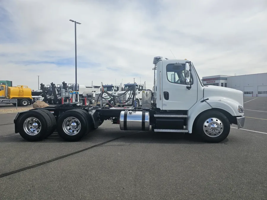 2023 Freightliner M2 112 | Photo 4 of 21