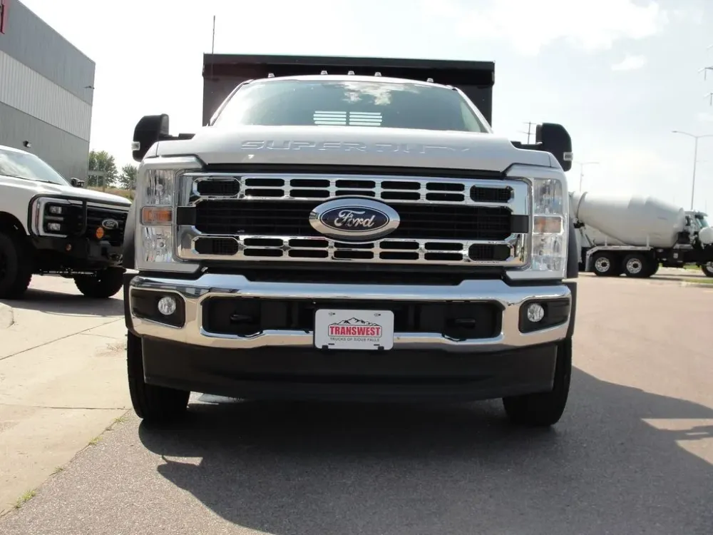 2025 Ford F-550 Super Duty Chassis Cab XL - Photo 4