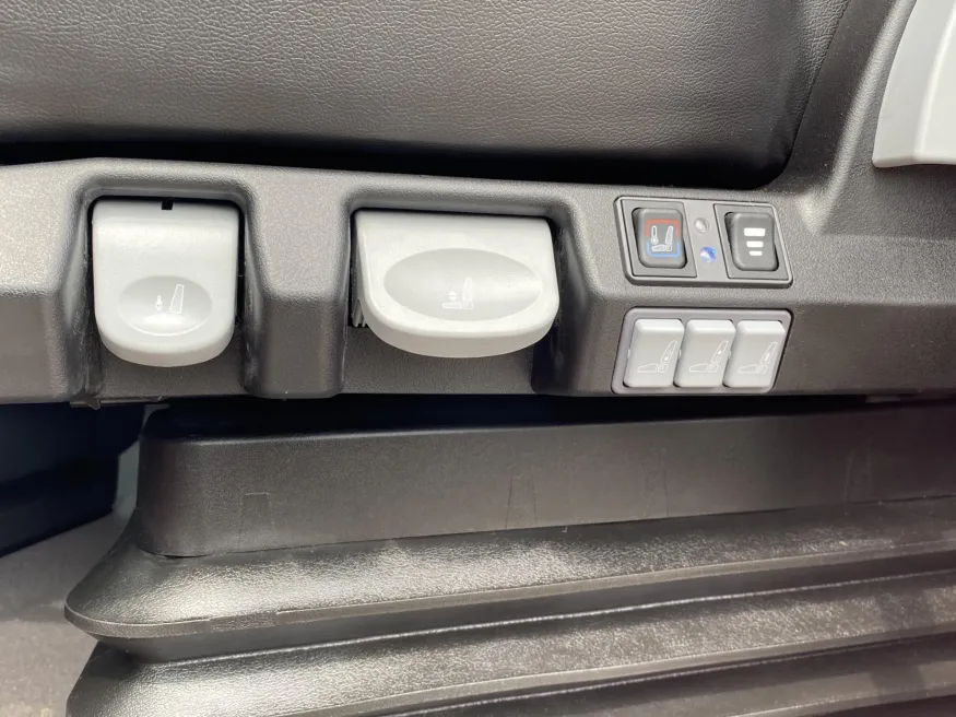 2025 Freightliner Cascadia | Photo 12 of 17