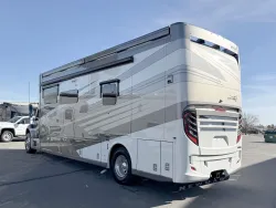 2026 Newmar Super Star 3731 | Thumbnail Photo 17 of 31