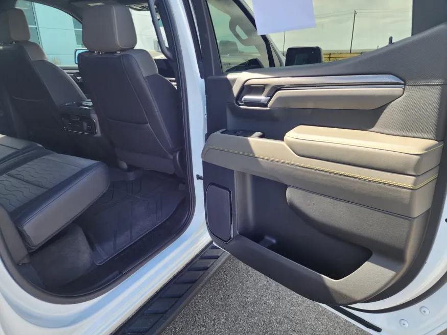 2023 Chevrolet Silverado 1500 ZR2 | Photo 14 of 33