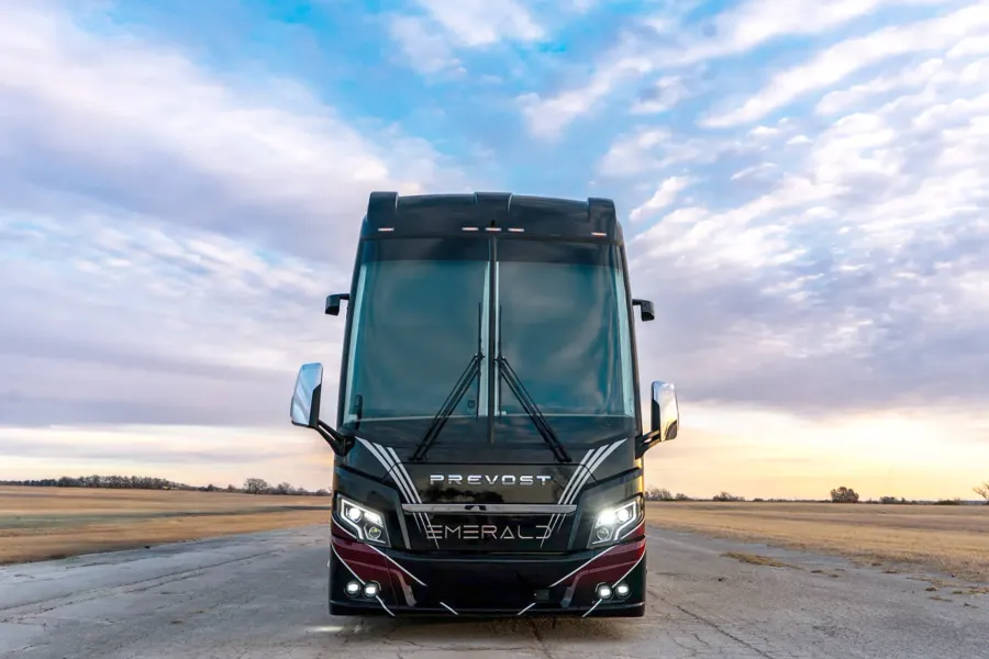 2026 Emerald Luxury Coaches Prevost H3-45 Triple Slide | Photo 17 of 20