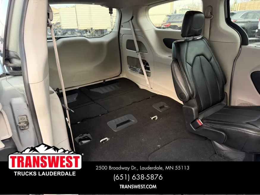 2024 Chrysler Pacifica Touring L | Photo 20 of 24