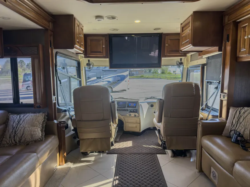 2013 Tiffin Phaeton 36QSH | Photo 19 of 39