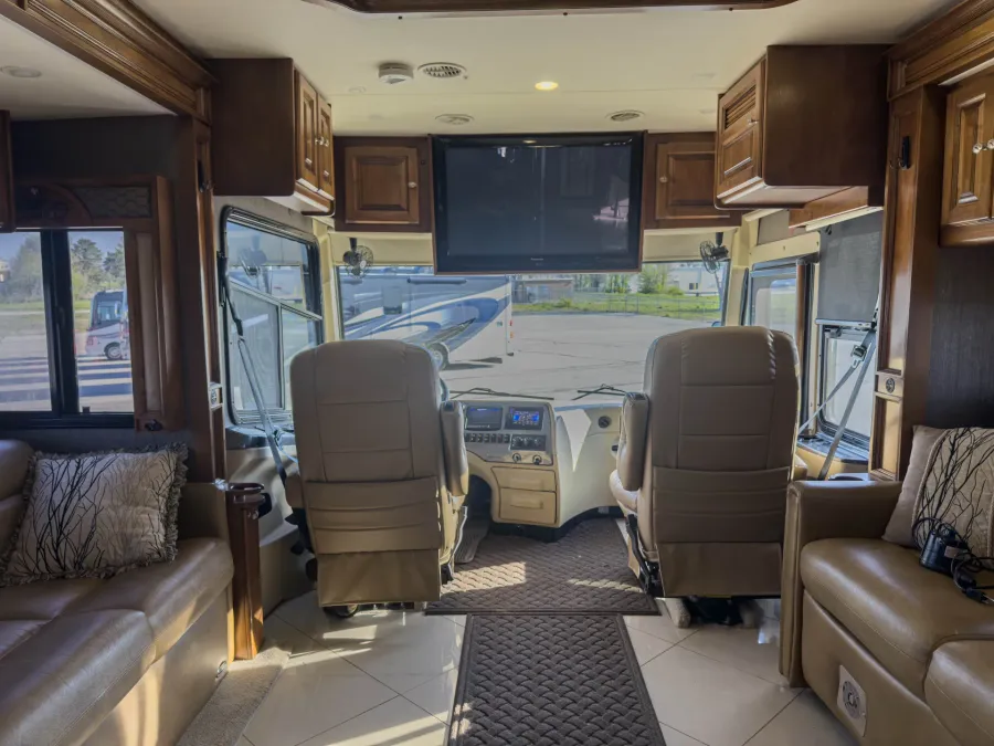 2013 Tiffin Phaeton 36QSH | Photo 19 of 39