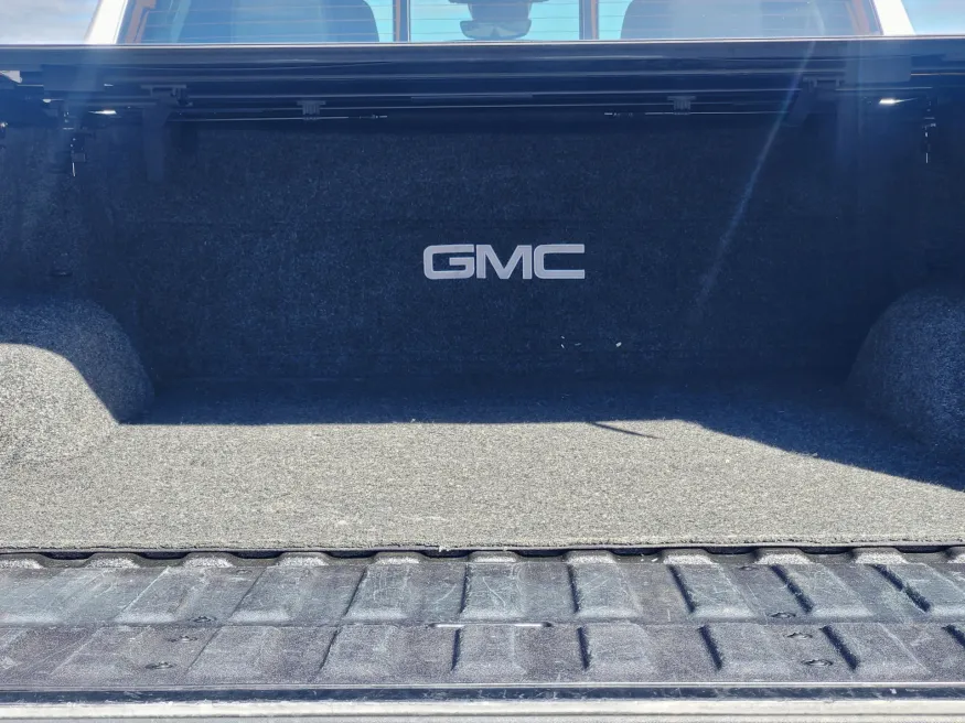 2022 GMC Sierra 1500 AT4 | Photo 21 of 22