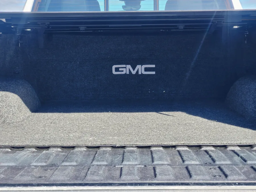 2022 GMC Sierra 1500 AT4 | Photo 21 of 22