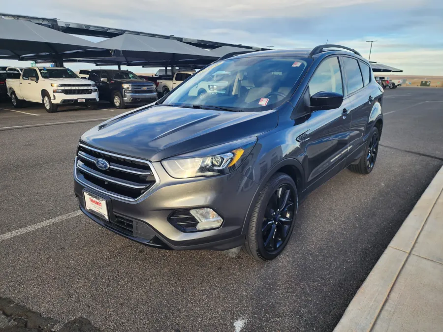 2019 Ford Escape SE | Photo 3 of 24