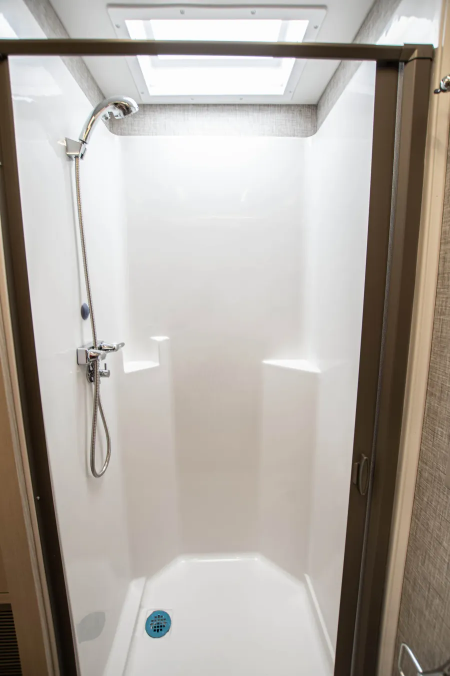 2026 Tiffin Wayfarer 25XRW | Photo 22 of 24