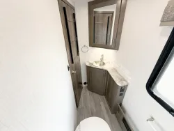 2025 Dynamax Isata 30FW | Thumbnail Photo 13 of 25