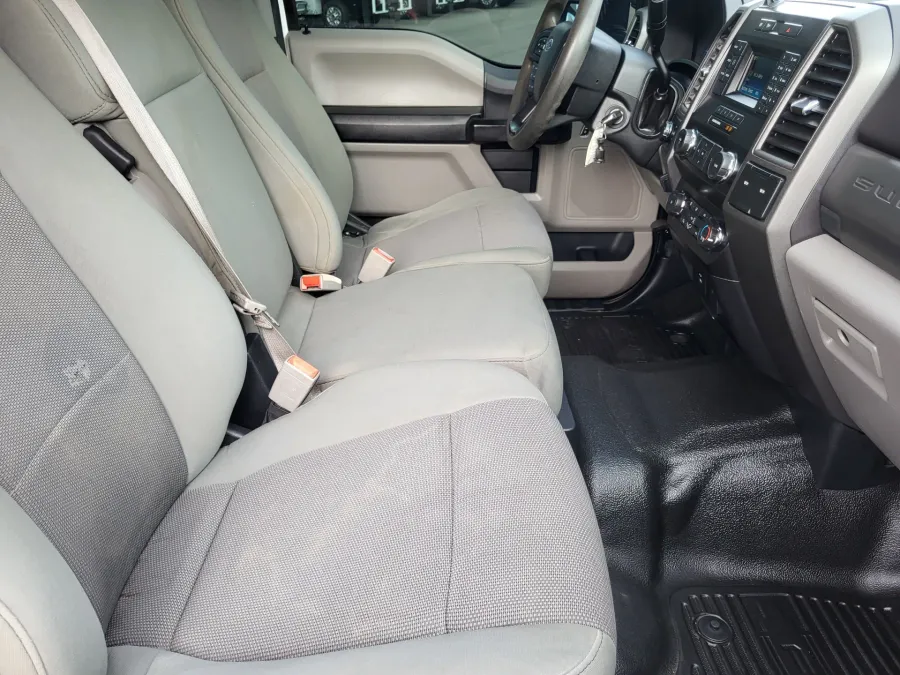 2019 Ford Super Duty F-350 SRW | Photo 9 of 23