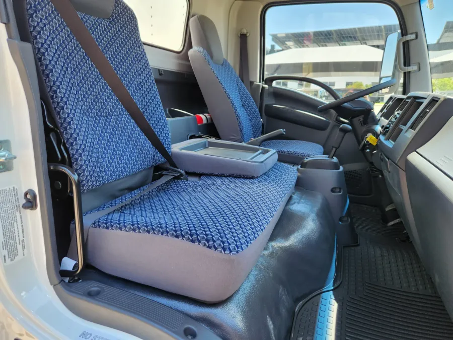 2025 Isuzu NPR | Photo 6 of 7