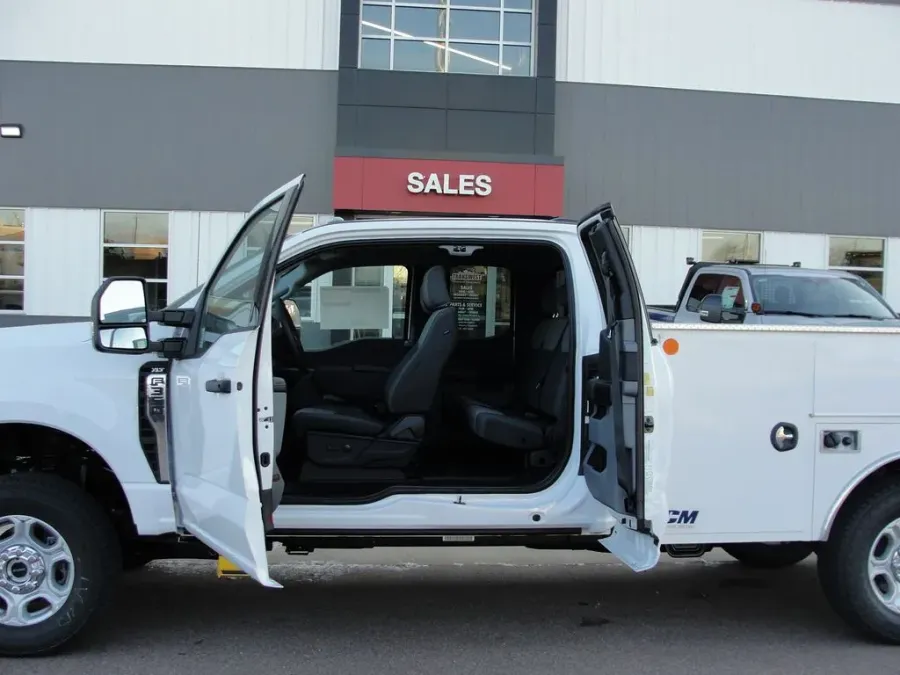 2026 Ford Super Duty F-350 XLT | Photo 11 of 14