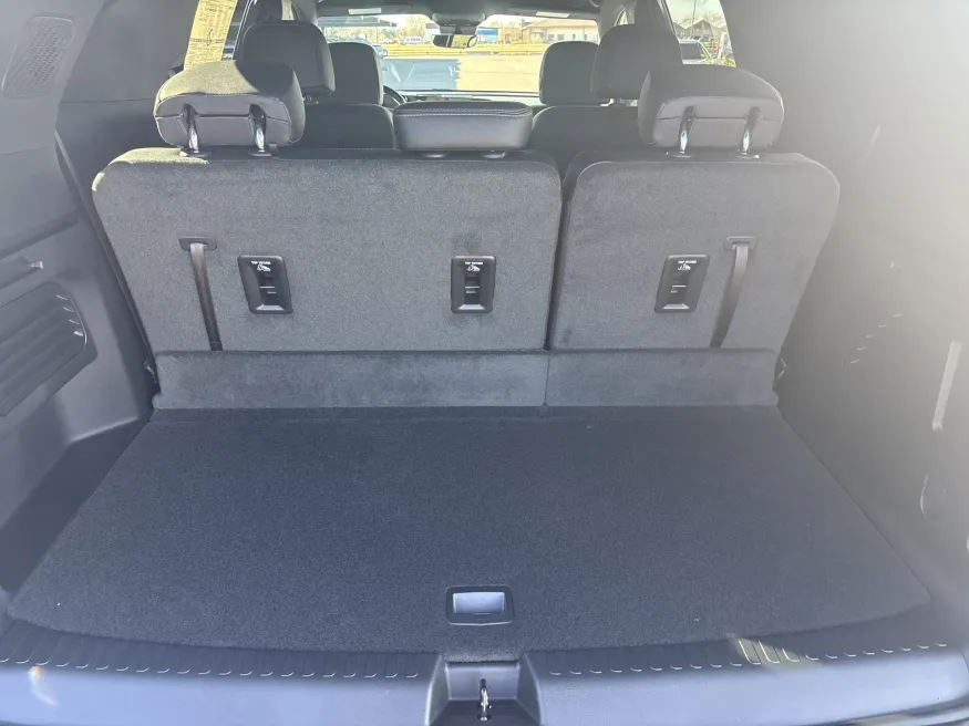 2026 Chevrolet Traverse AWD LT | Photo 8 of 22