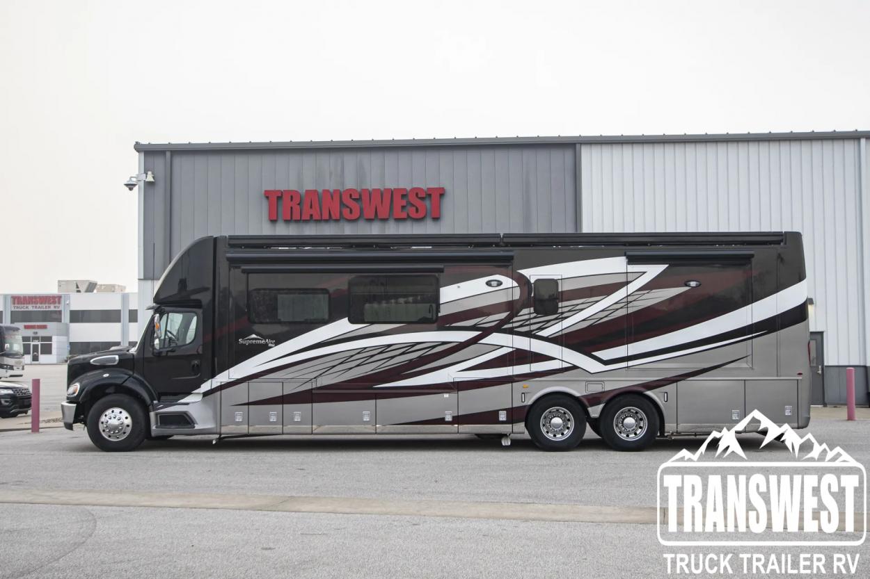 2023 Newmar Supreme Aire 4575 | Photo 1 of 40