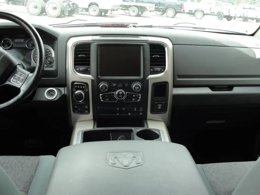 2015 RAM 1500 Big Horn | Photo 11 of 17