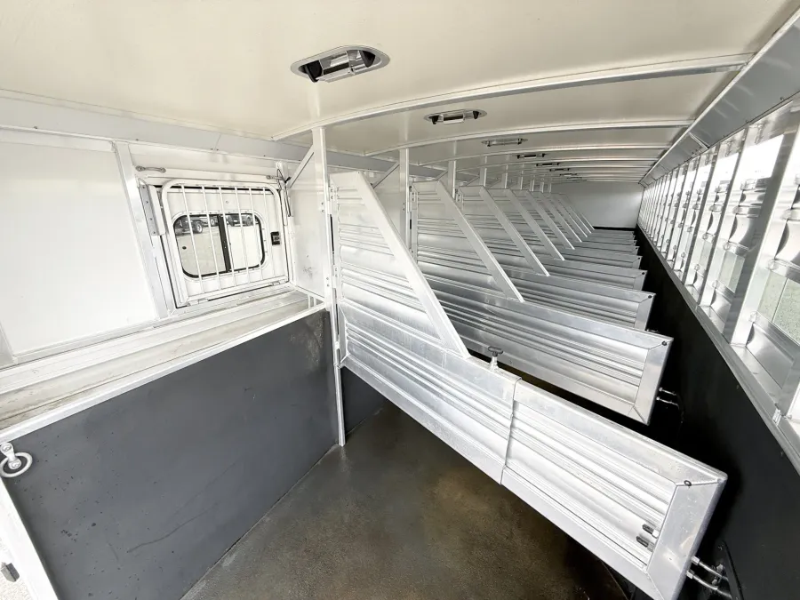 2016 Cimarron Norstar 10HGN | Photo 9 of 16