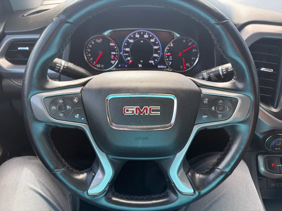 2023 GMC Acadia AT4 | Photo 21 of 25