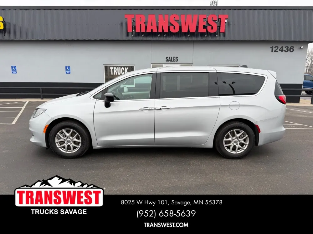 2024 Chrysler Voyager