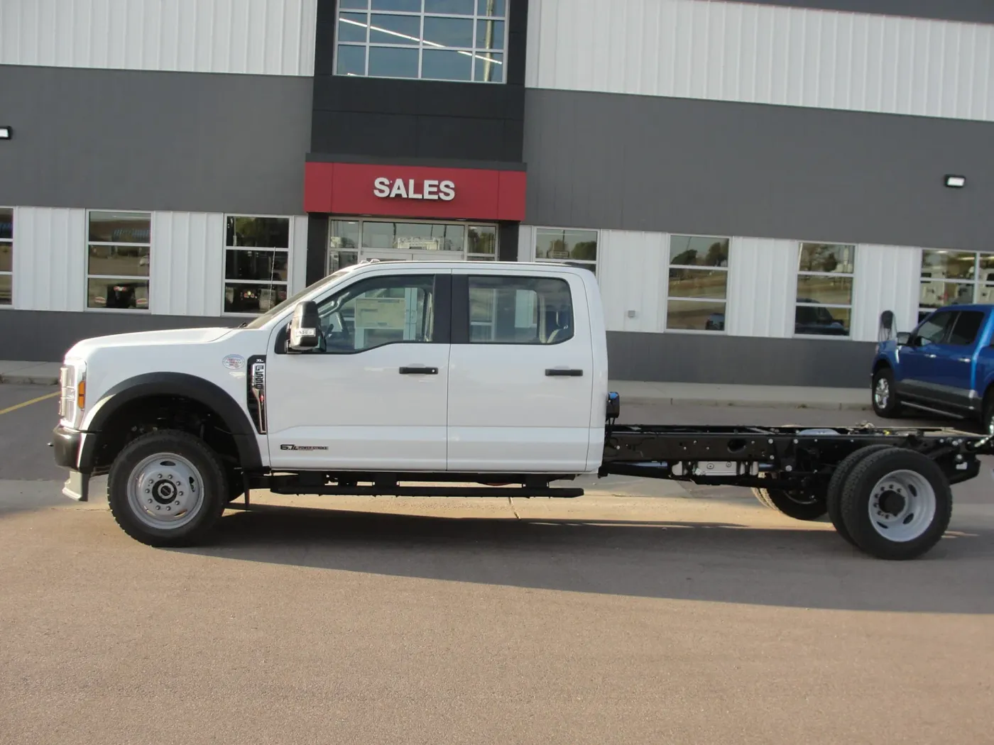 2026 Ford F-550 | Photo 2 of 15