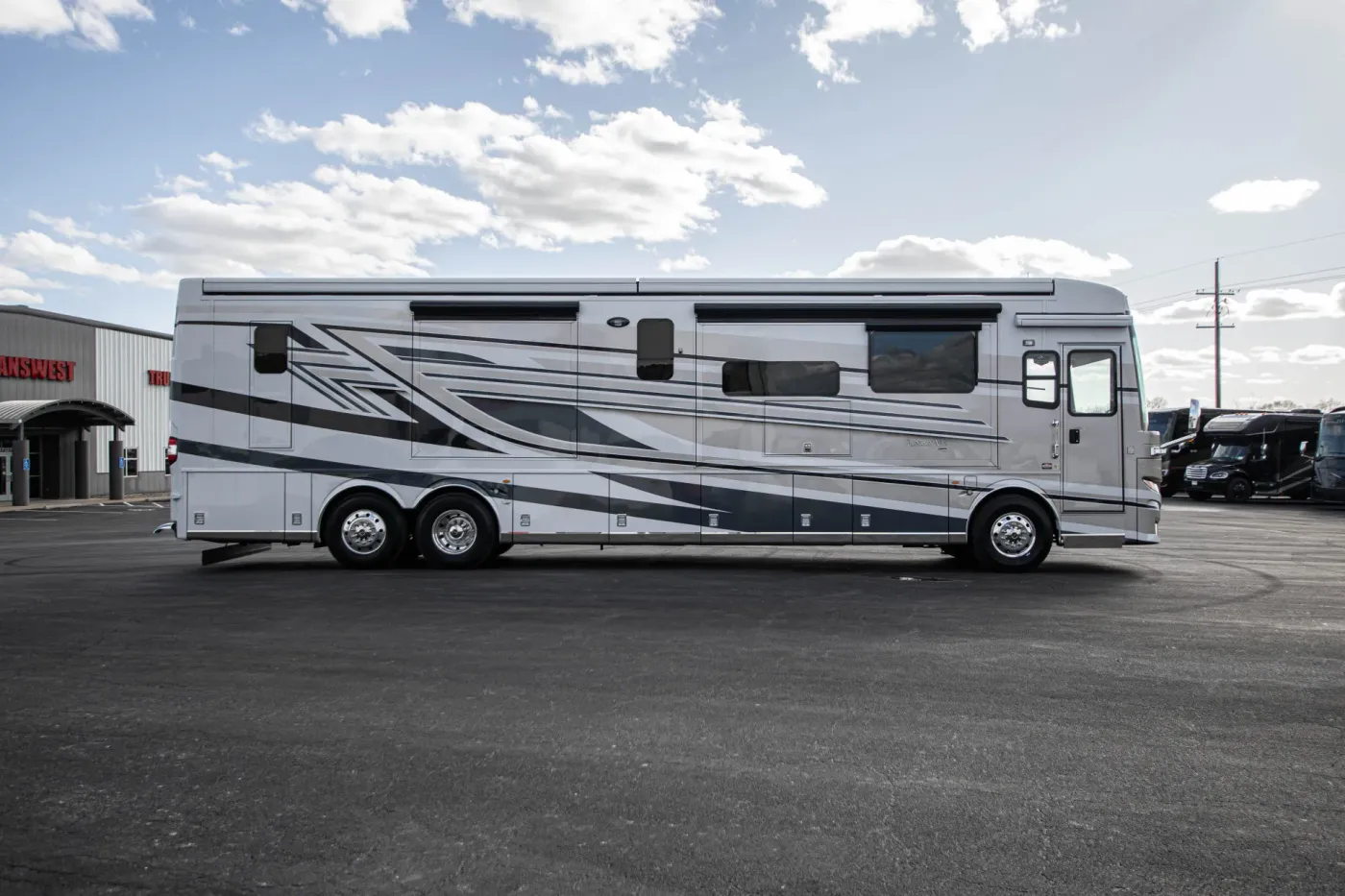 2026 Newmar London Aire 4551 | Photo 4 of 40