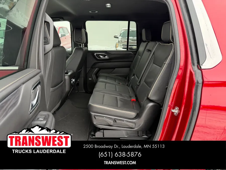 2024 GMC Yukon XL SLT | Photo 14 of 22