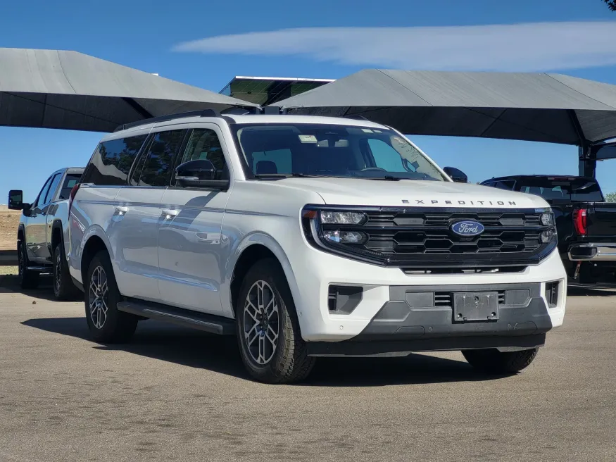 2025 Ford Expedition Max Active | Photo 2 of 27