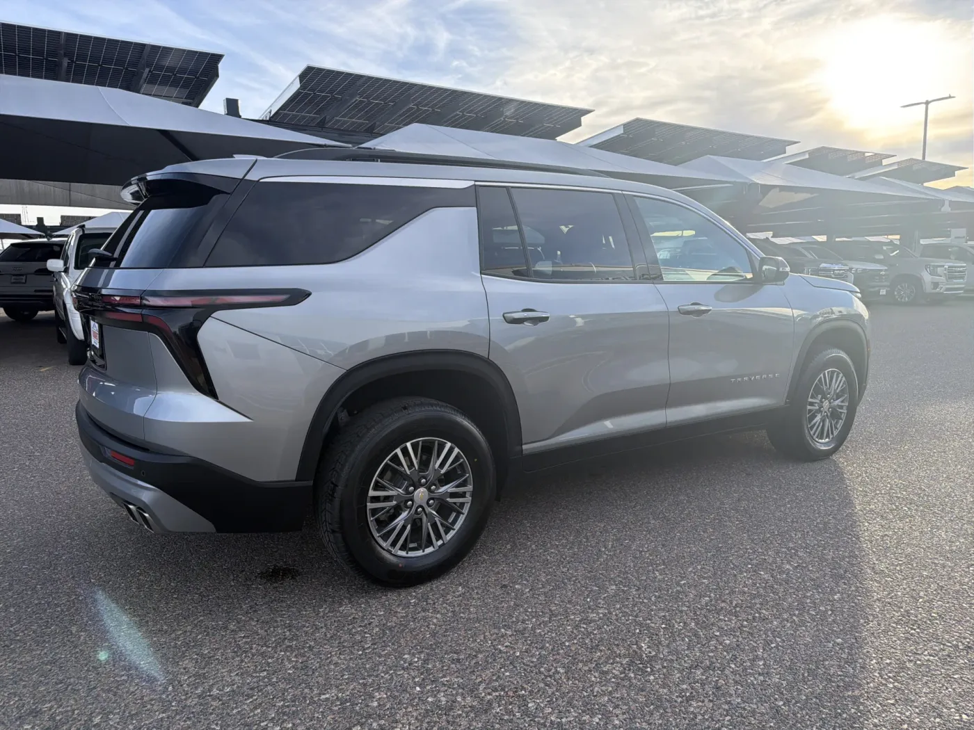 2025 Chevrolet Traverse AWD LT | Photo 4 of 22