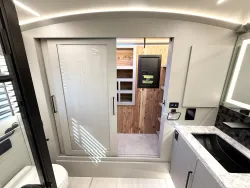 2026 Newmar King Aire 4531 | Thumbnail Photo 20 of 35