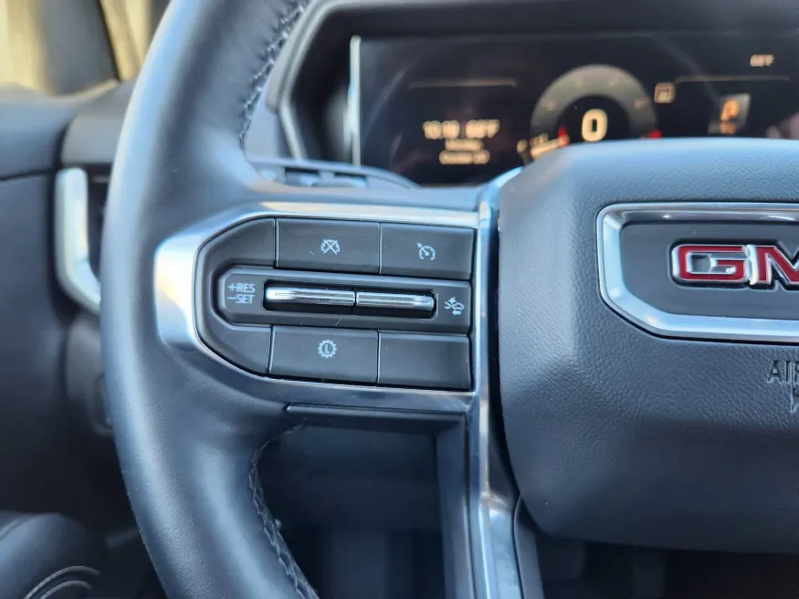 2025 GMC Terrain AWD Elevation | Photo 22 of 28