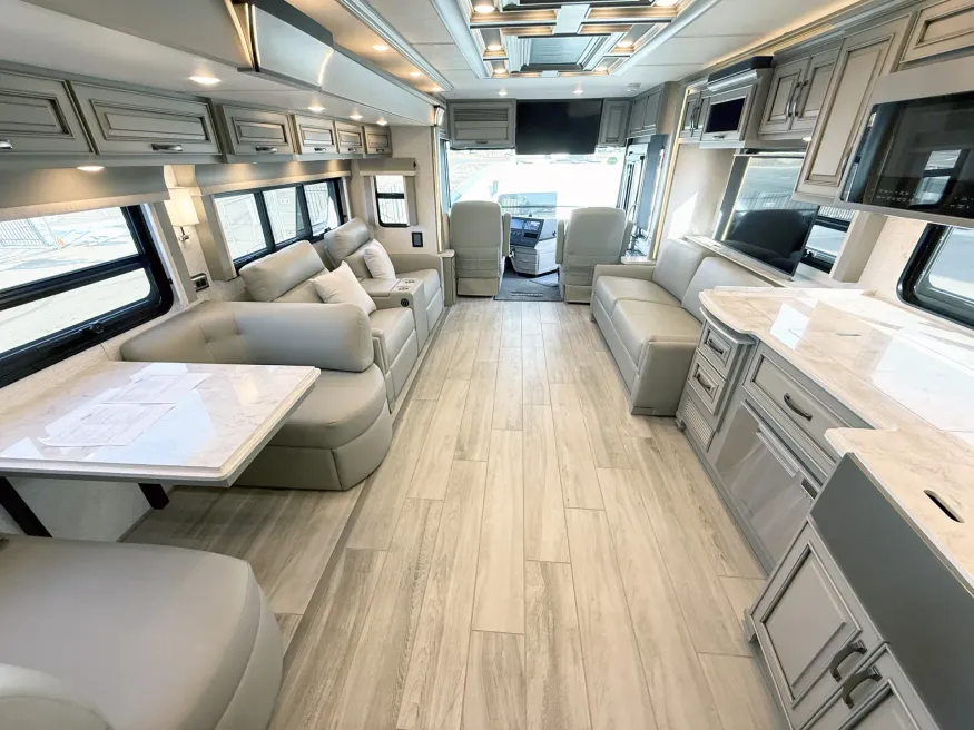 2025 Newmar Dutch Star 4369 | Photo 5 of 33