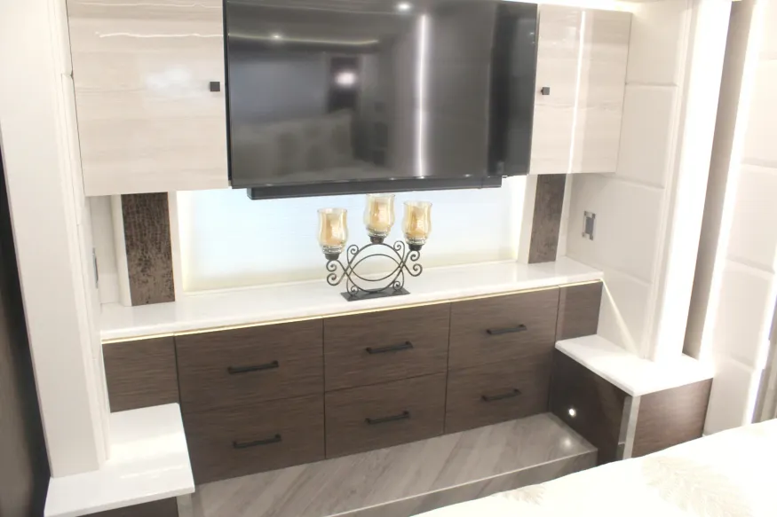 2023 Emerald Prevost H3-45 Triple Slide | Photo 12 of 22