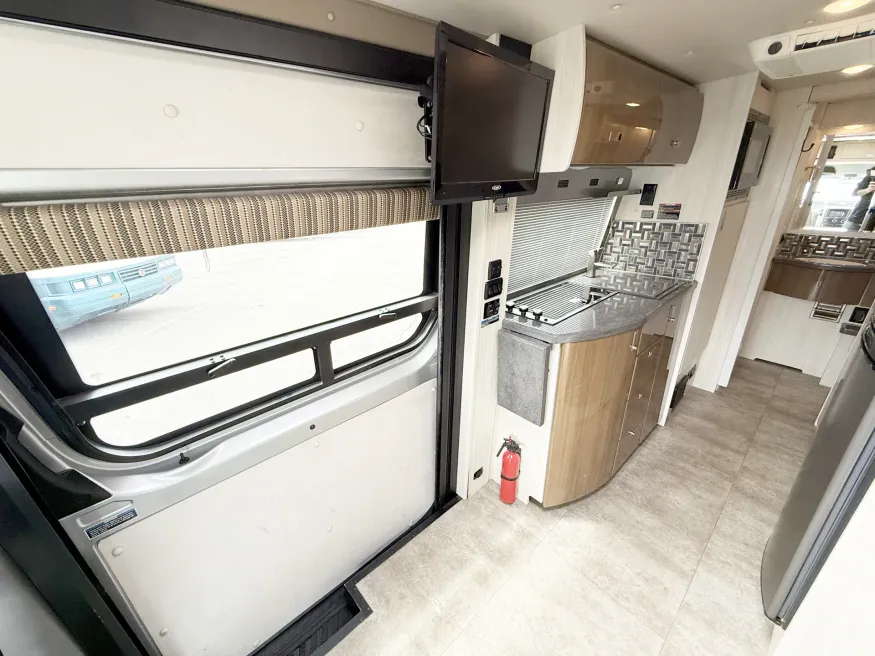 2015 Winnebago Era 70C | Photo 9 of 17