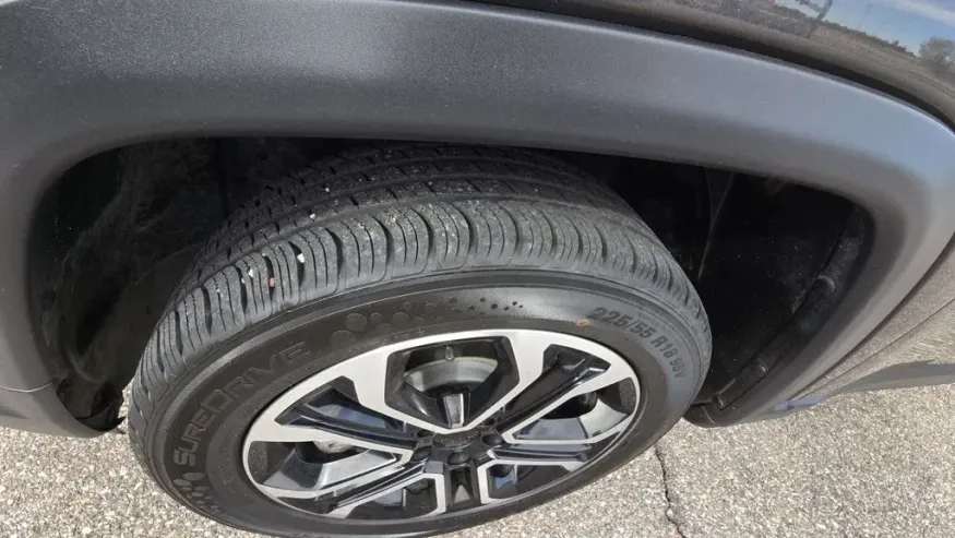 2024 Jeep Compass | Photo 9 of 29