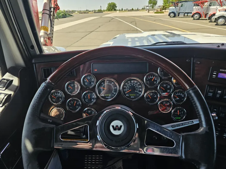 2020 Western Star 4900FA | Photo 15 of 34