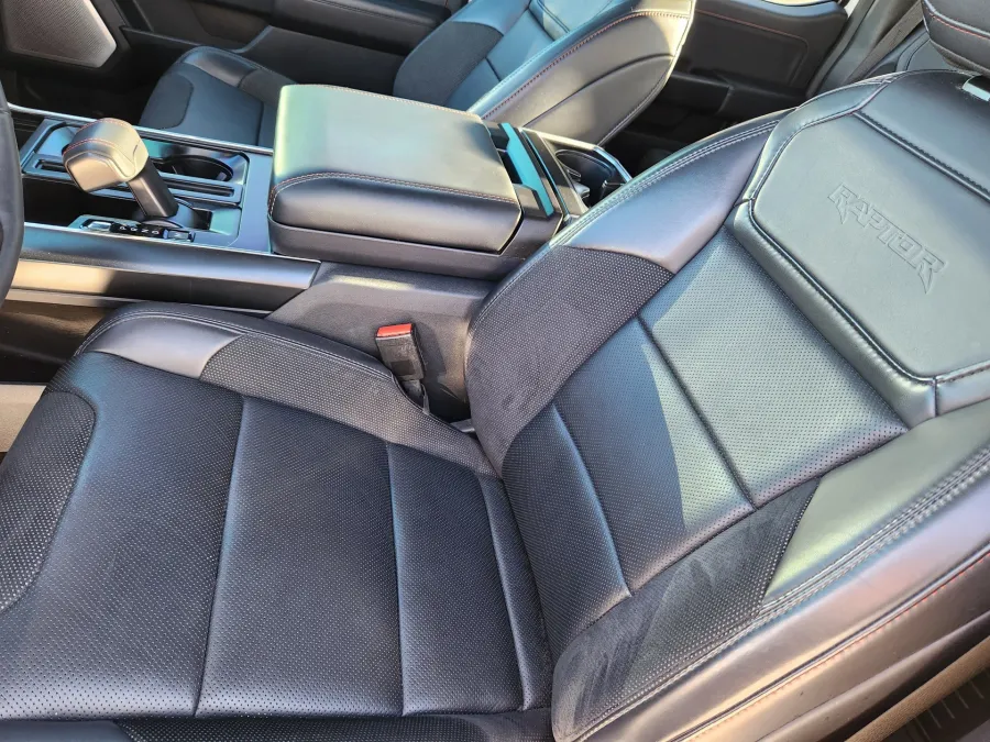 2025 Ford F-150 Raptor | Photo 8 of 21