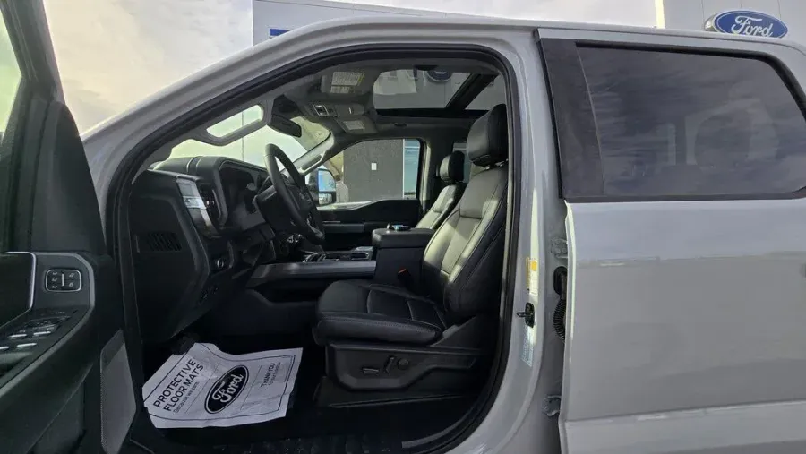2026 Ford Super Duty F-250 | Photo 16 of 35