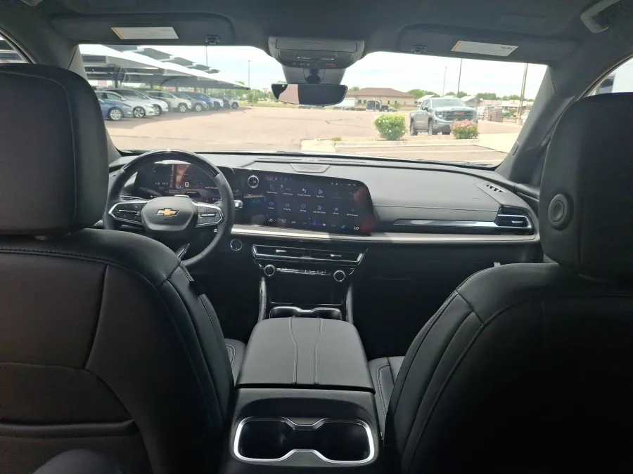 2026 Chevrolet Traverse AWD LT | Photo 13 of 22