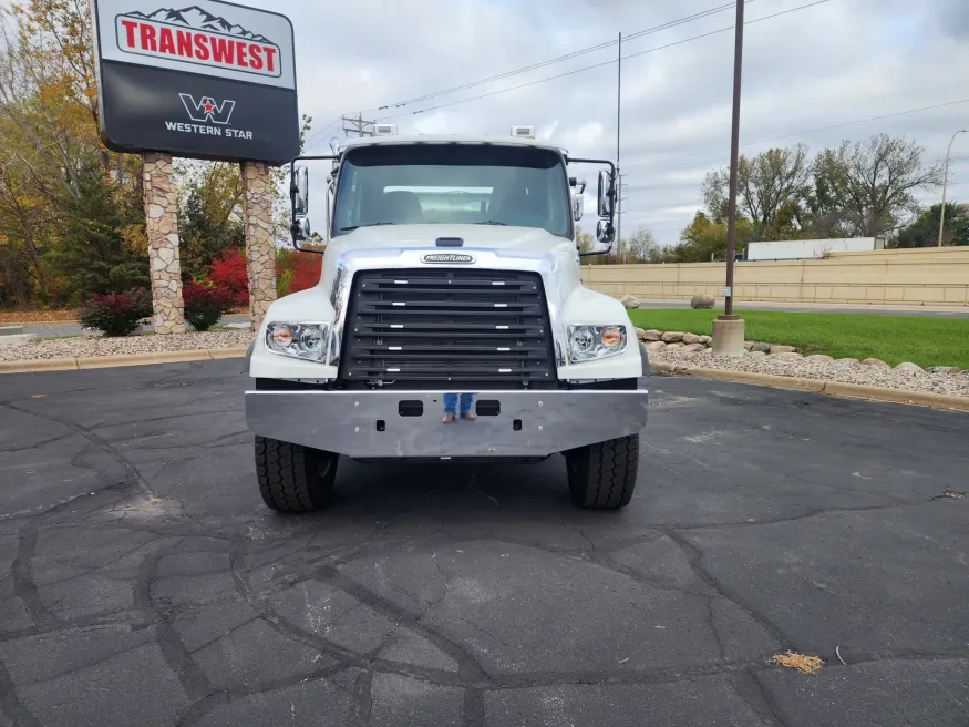 2026 Freightliner 114SD | Photo 2 of 15