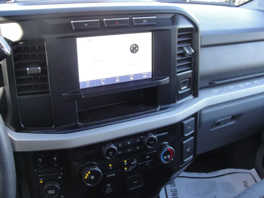 2024 Ford F-350 | Photo 15 of 17