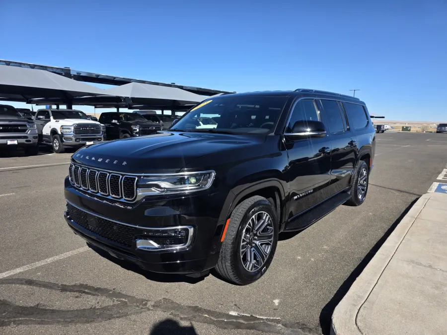 2025 Jeep Wagoneer L Base | Photo 3 of 34