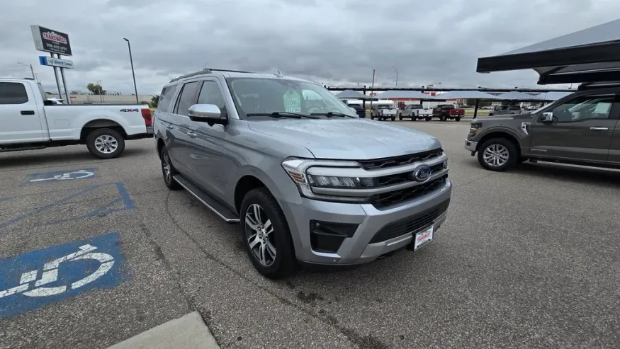 2022 Ford Expedition Max | Photo 3 of 35