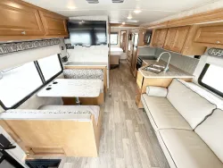 2018 Winnebago Vista 29 VE | Thumbnail Photo 3 of 24