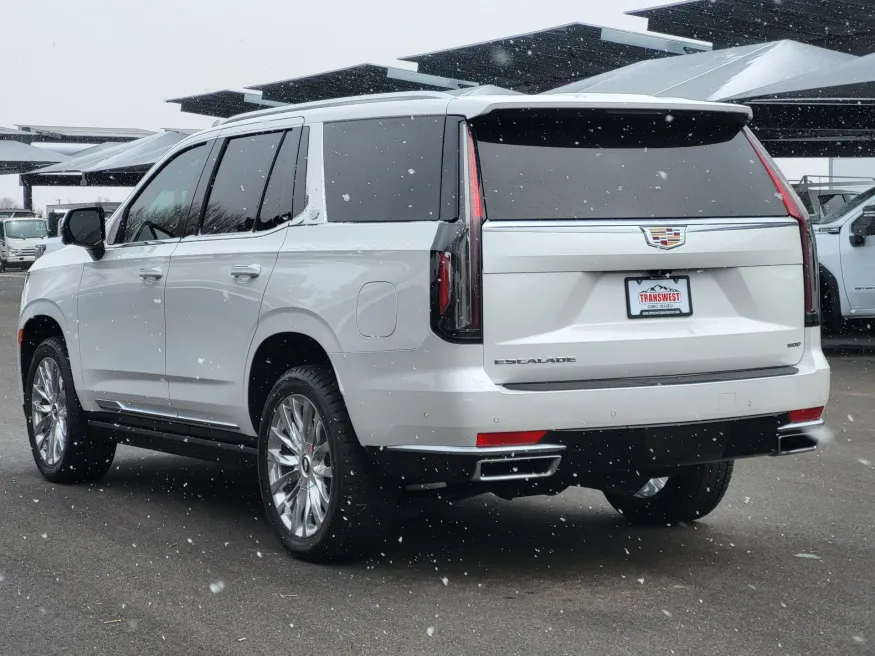 2024 Cadillac Escalade 4WD Premium Luxury | Photo 4 of 33