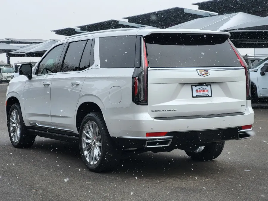 2024 Cadillac Escalade 4WD Premium Luxury | Photo 4 of 33