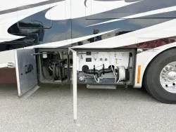 2013 Tiffin Zephyr | Thumbnail Photo 31 of 32