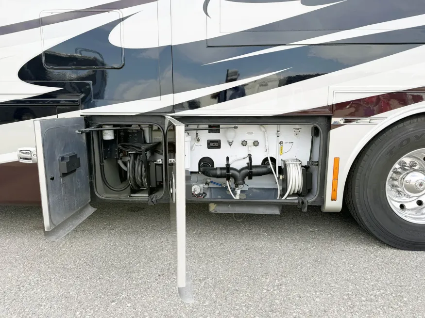 2013 Tiffin Zephyr | Photo 31 of 32