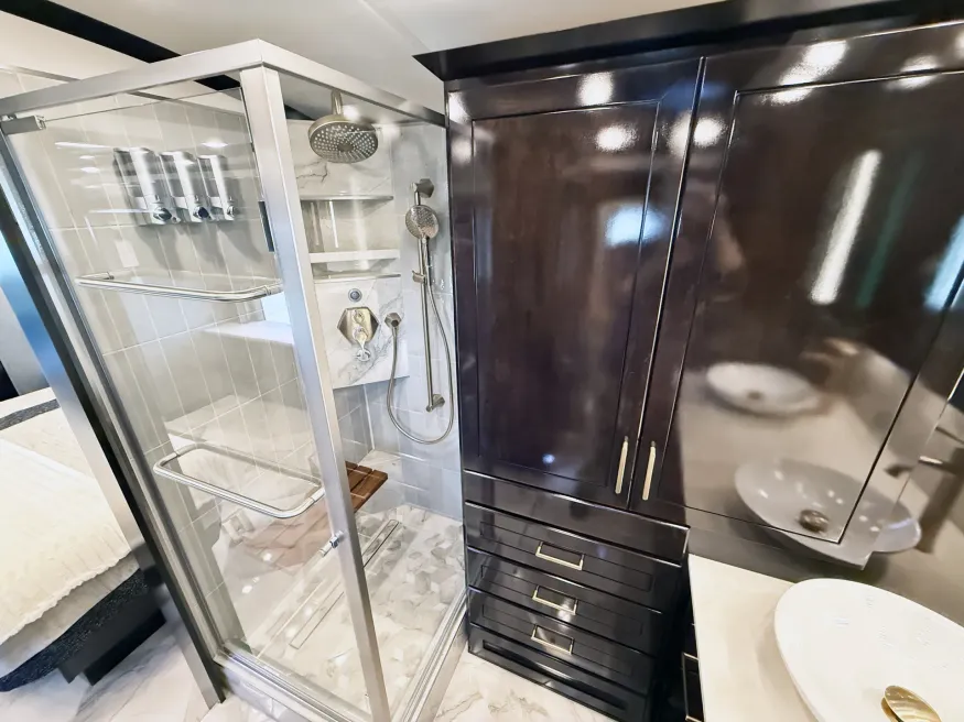 2027 Newmar Essex 4595 | Photo 16 of 31