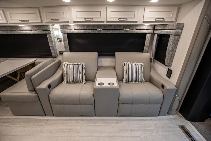 2026 Newmar Supreme Aire 4505 | Photo 14 of 27